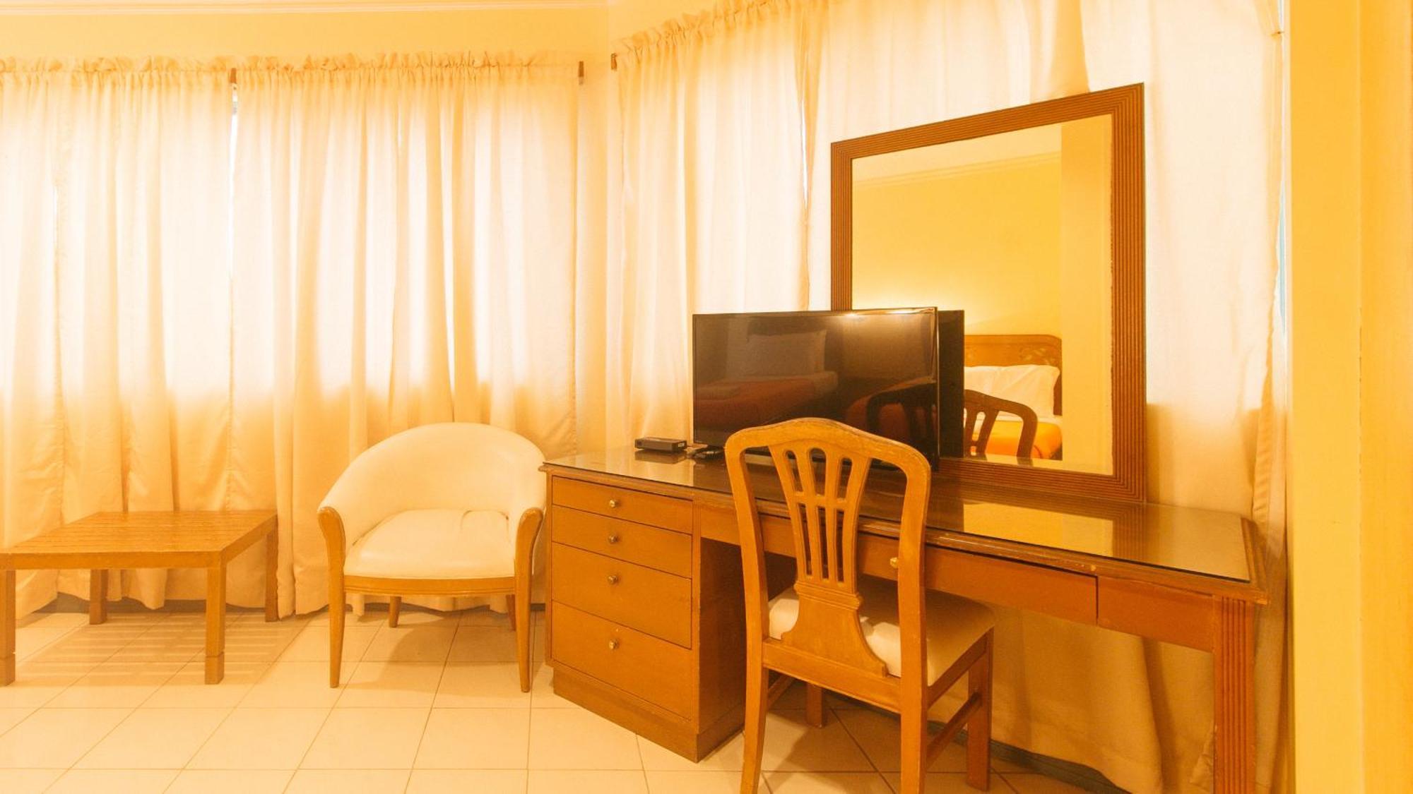 Royal Am Rei Hotel By Reddoorz Bacolod Dış mekan fotoğraf