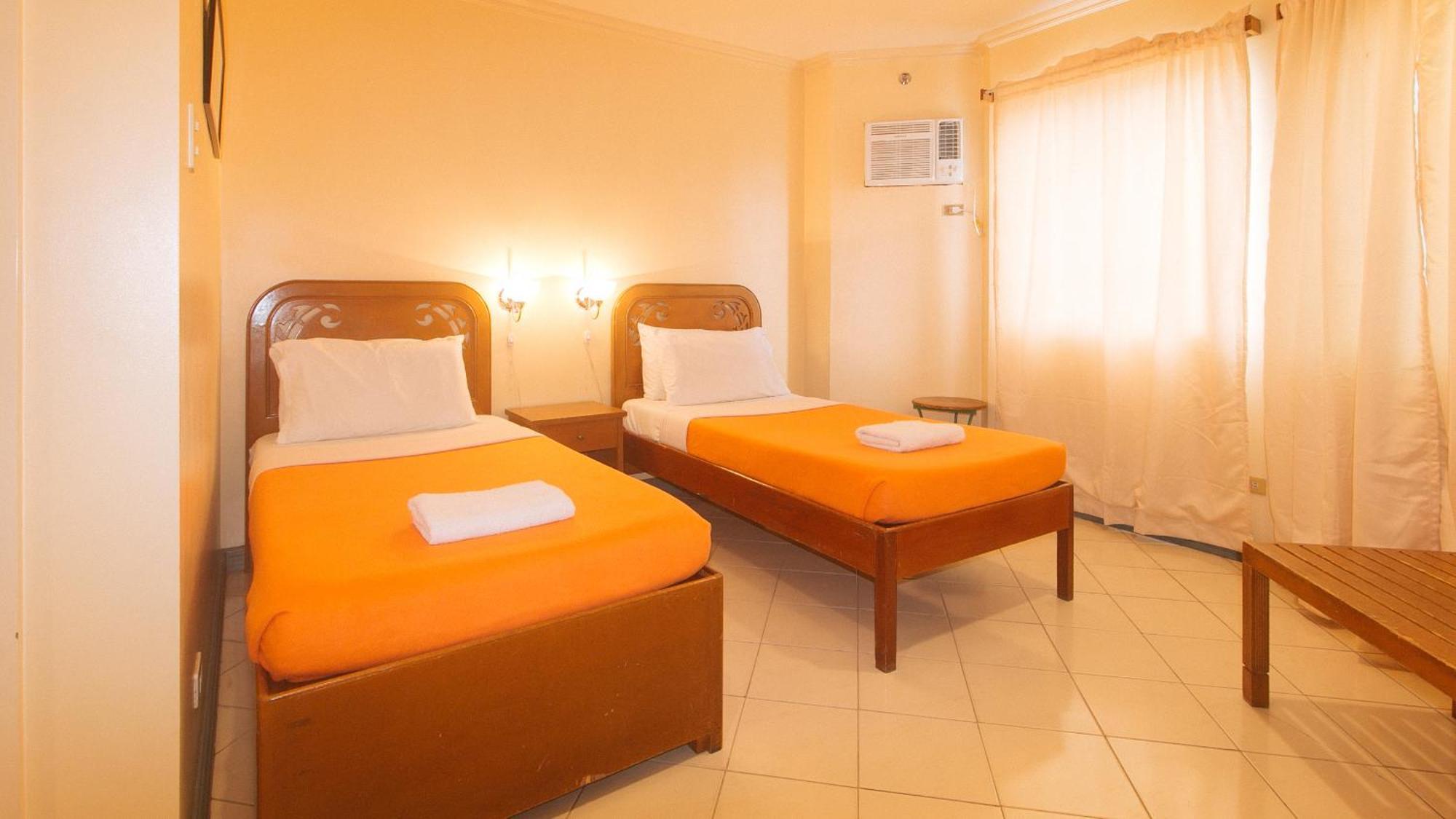 Royal Am Rei Hotel By Reddoorz Bacolod Dış mekan fotoğraf