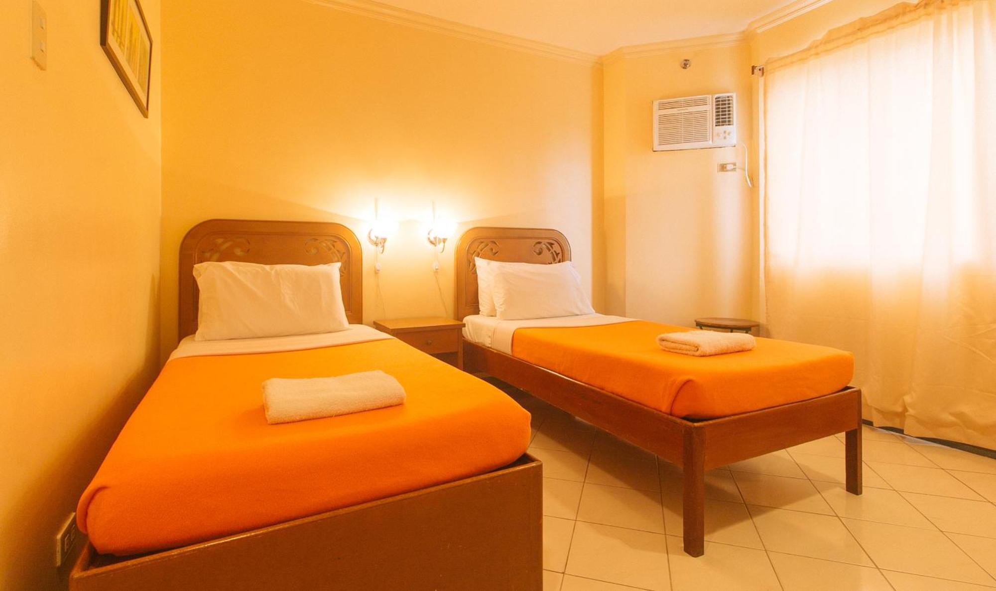 Royal Am Rei Hotel By Reddoorz Bacolod Dış mekan fotoğraf
