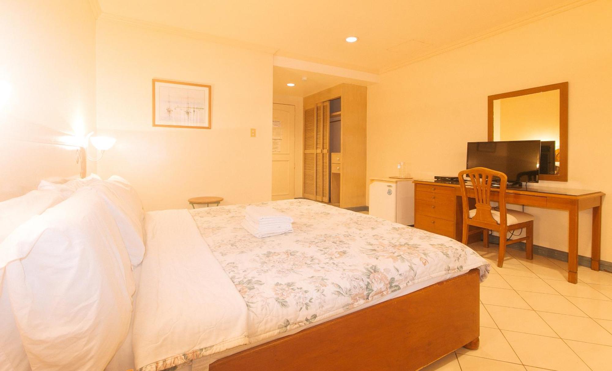 Royal Am Rei Hotel By Reddoorz Bacolod Dış mekan fotoğraf