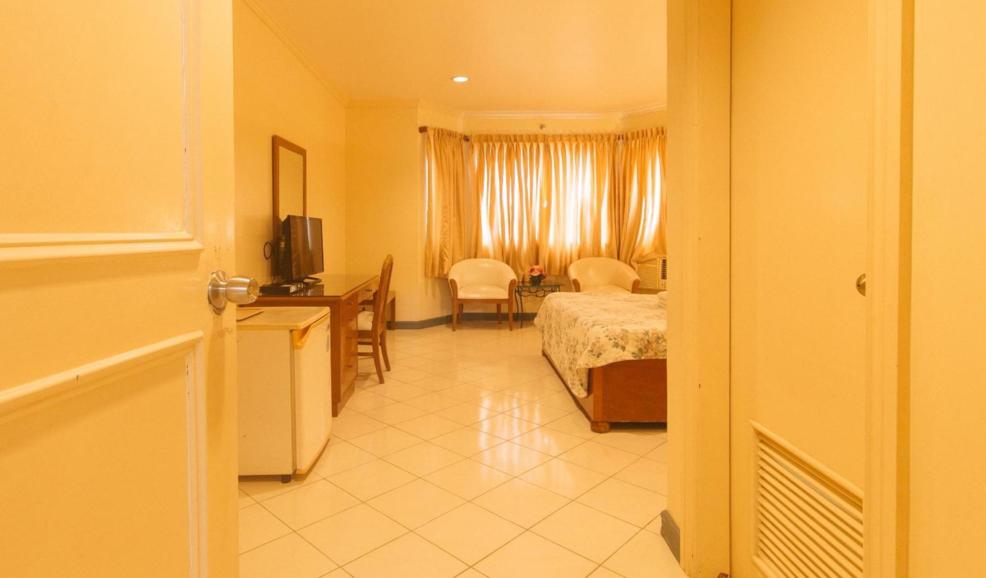Royal Am Rei Hotel By Reddoorz Bacolod Dış mekan fotoğraf